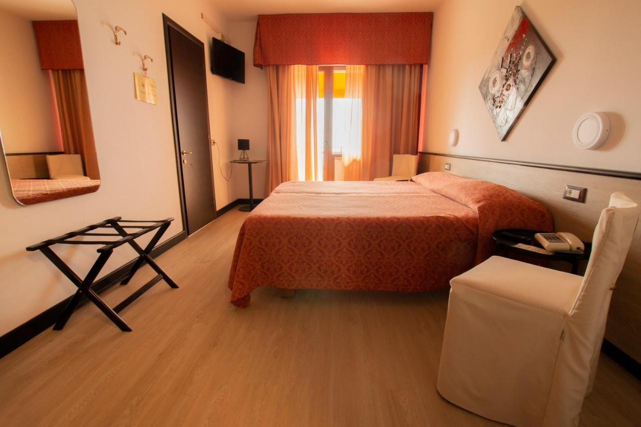 Hotel San Zeno 산 제노 디 몬타냐 외부 사진