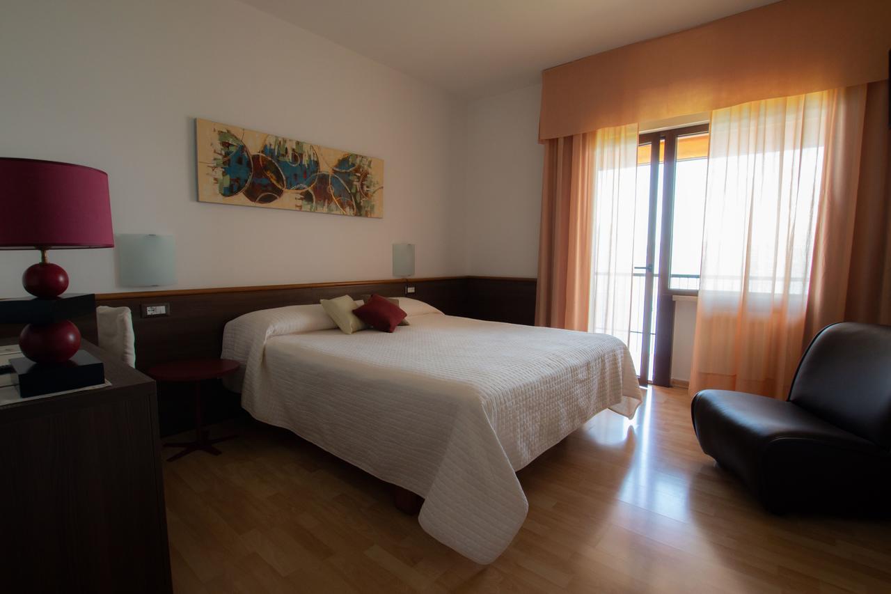 Hotel San Zeno 산 제노 디 몬타냐 외부 사진